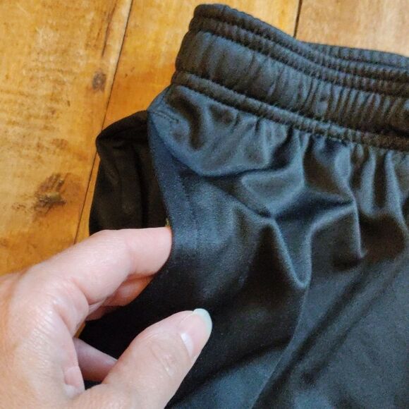 Under Armour Black Athletic Shorts Youth large Athesiure Summer - Picture 3 of 9